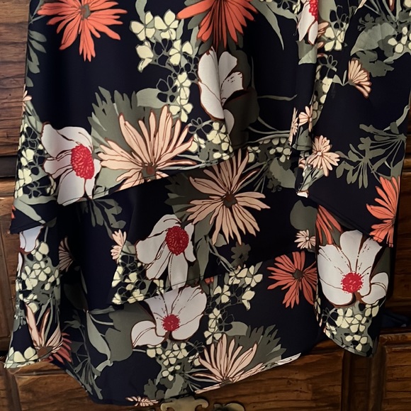 NWT Banana Republic tiered flowy top - Picture 7 of 7